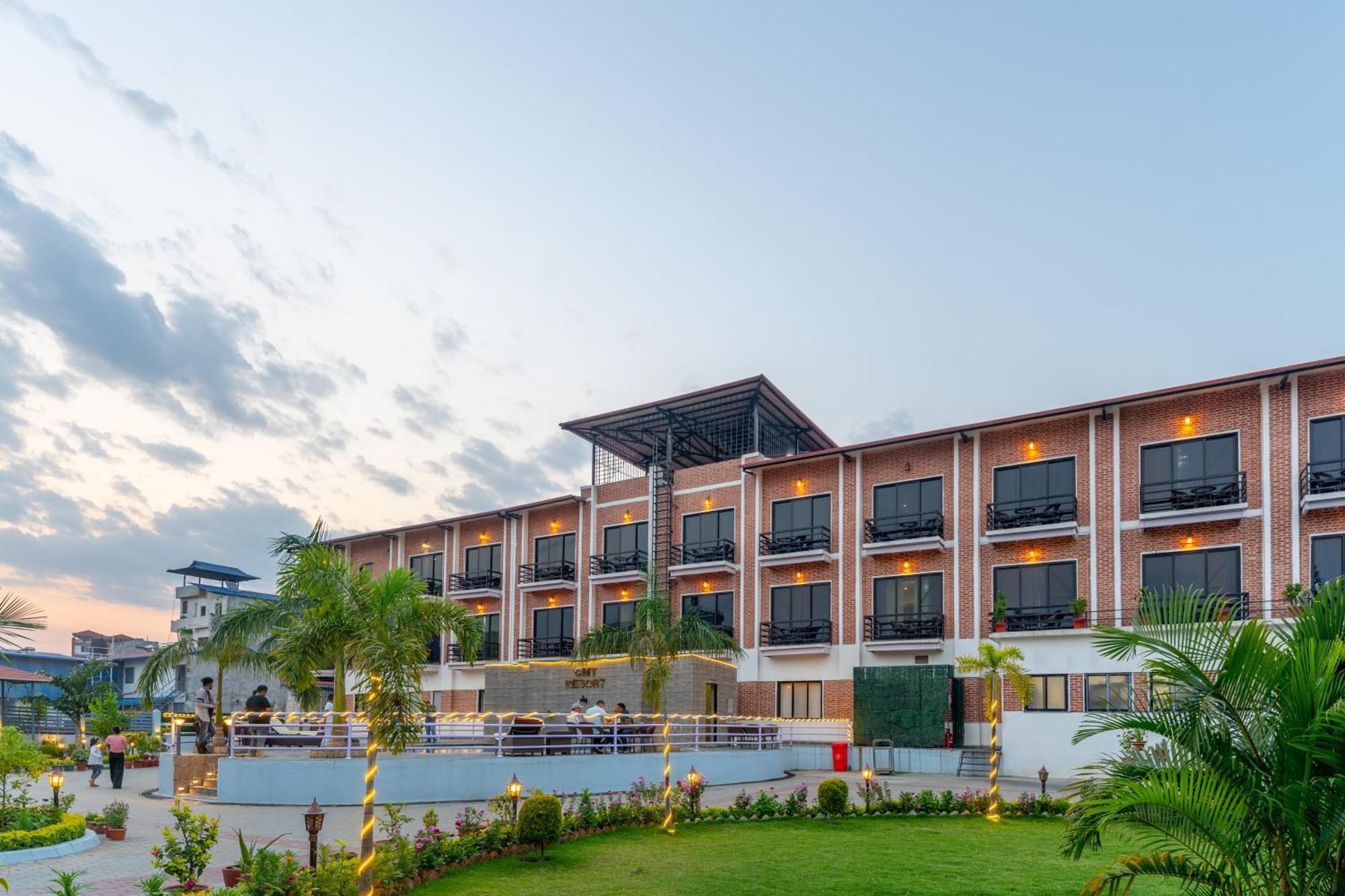 Chitwan Mid Town Resort Bharatpur  Exteriör bild